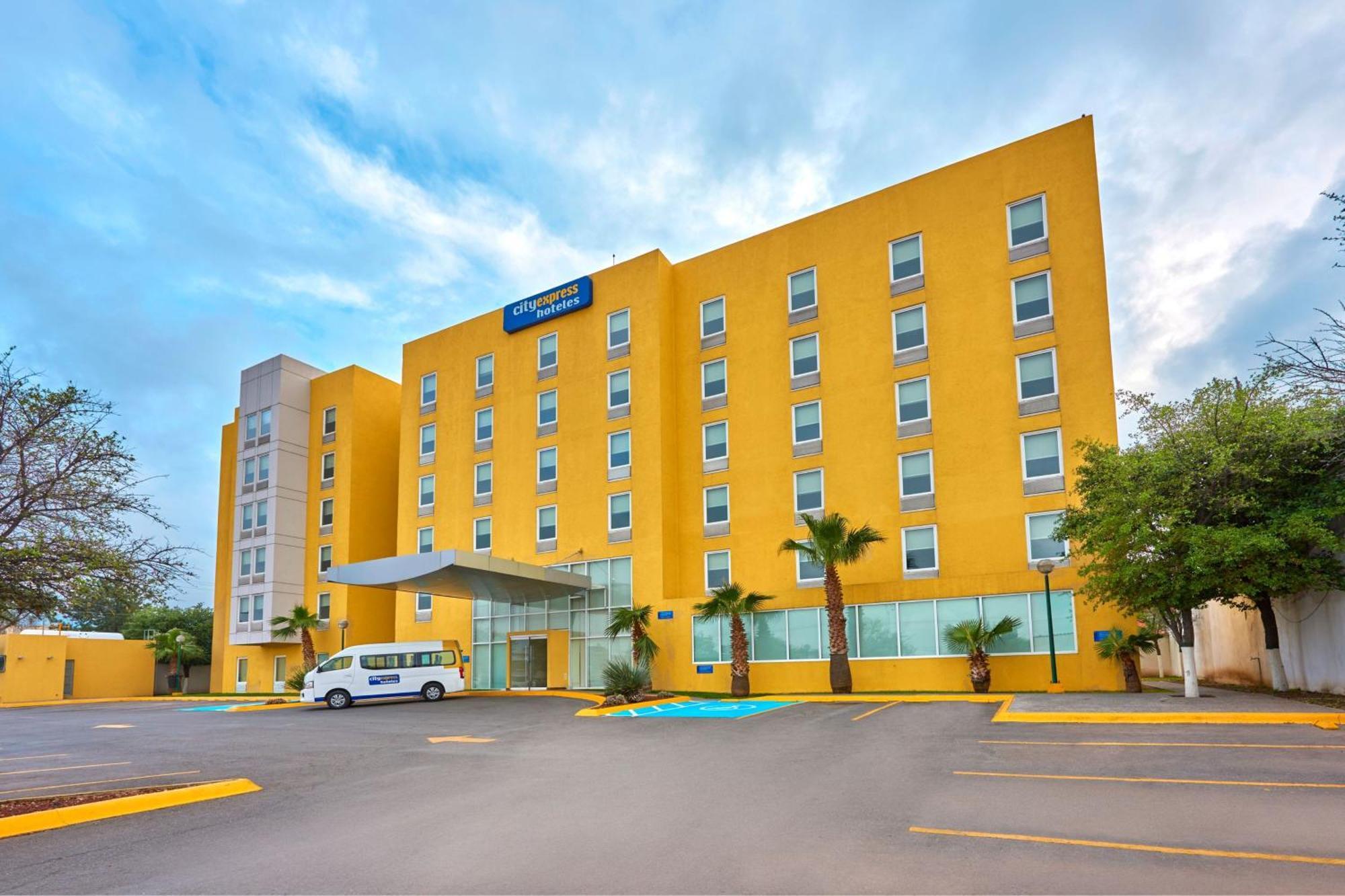 City Express By Marriott Saltillo Sur Ngoại thất bức ảnh